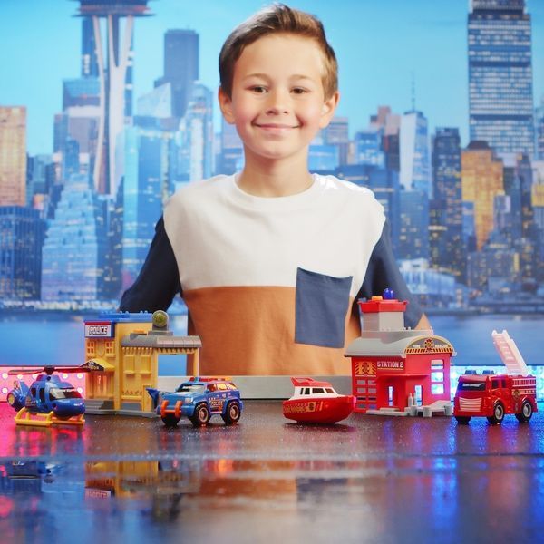 Игровой набор Mini City Playsets - Пожарная часть с двумя машинами. Подсветка, с батарейками 20552 фото