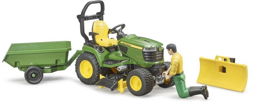 Игрушечный садовый трактор &laquo;John Deere&raquo; с прицепом и фигуркой садовника 62104 фото