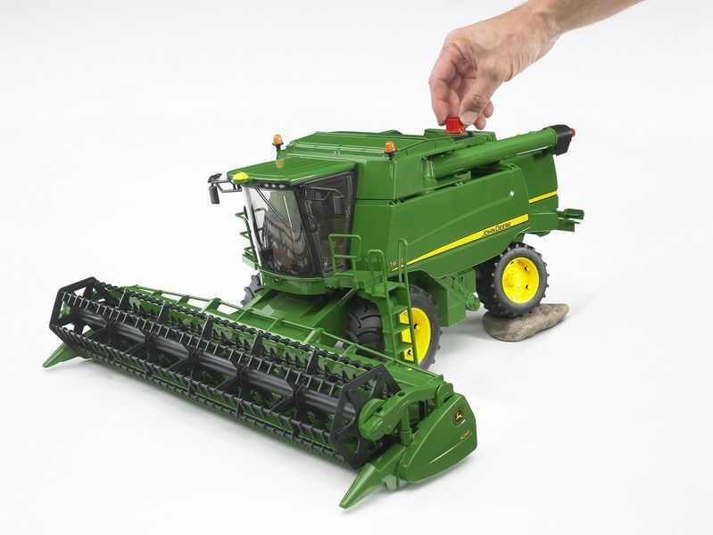 Игрушечный комбайн "John Deere T670i" 02132 фото